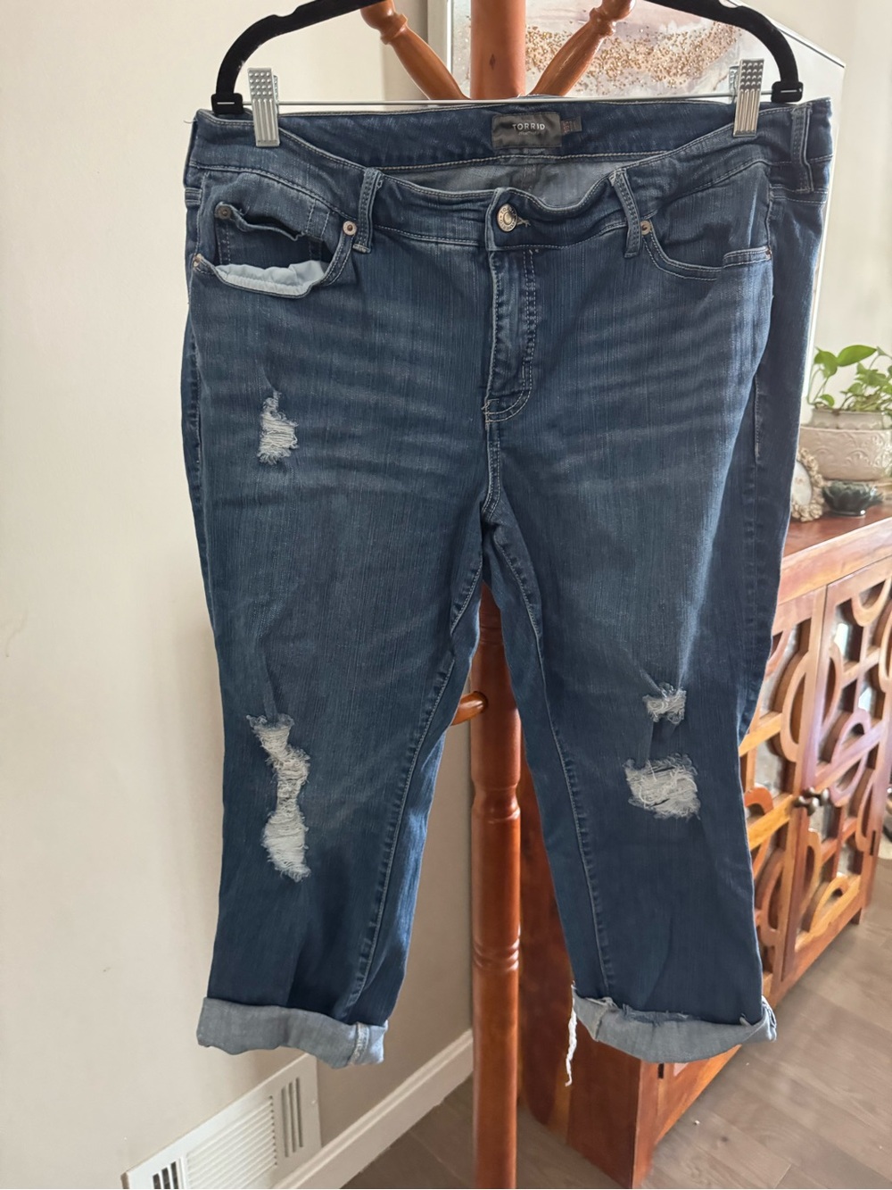 Torrid Size 18S Short Stretch Cropped Capri Jeans Denim Preppy Bohemian Summer